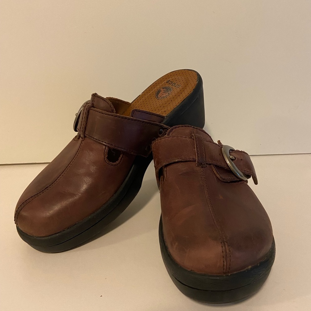 Crocs Brown Leather Buckle Cobbler Clogs #15513 Size: 6